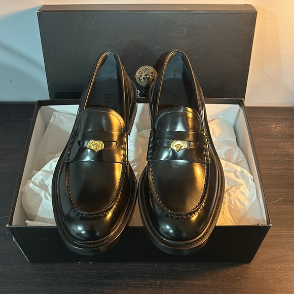 Versace Medusa Plaque Slip-On Loafers - Picture 4 of 8